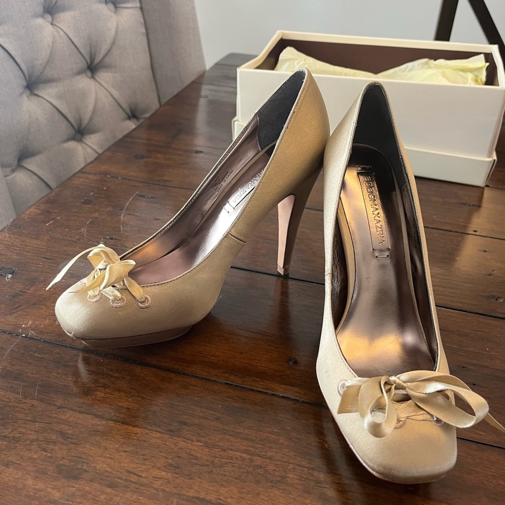 NWT - BCBGMaxAzria Champagne “Tatiana” leather & satin Bow Platform Heels size 7